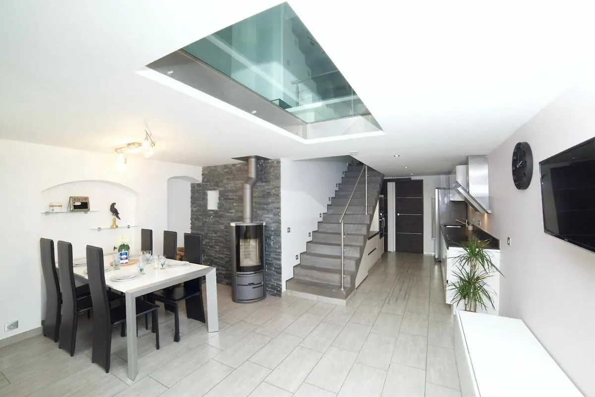 Le Beau-Mont Triplex Moderne Lit King Size Proche Geneve Lägenhet Presilly